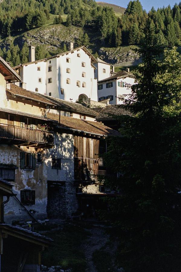 Hotel Weiss Kreuz Splügen Exterior foto