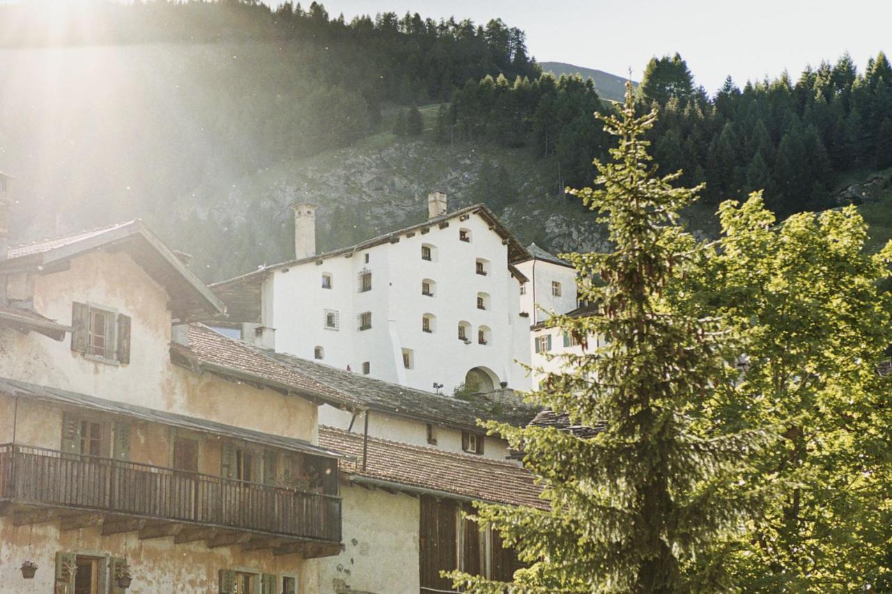 Hotel Weiss Kreuz Splügen Exterior foto